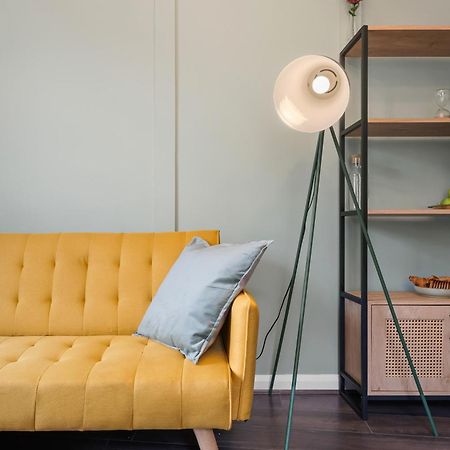 Chic 2 Bedroom Apartment Near Liverpool Street By Gold Stays Londres Exterior foto